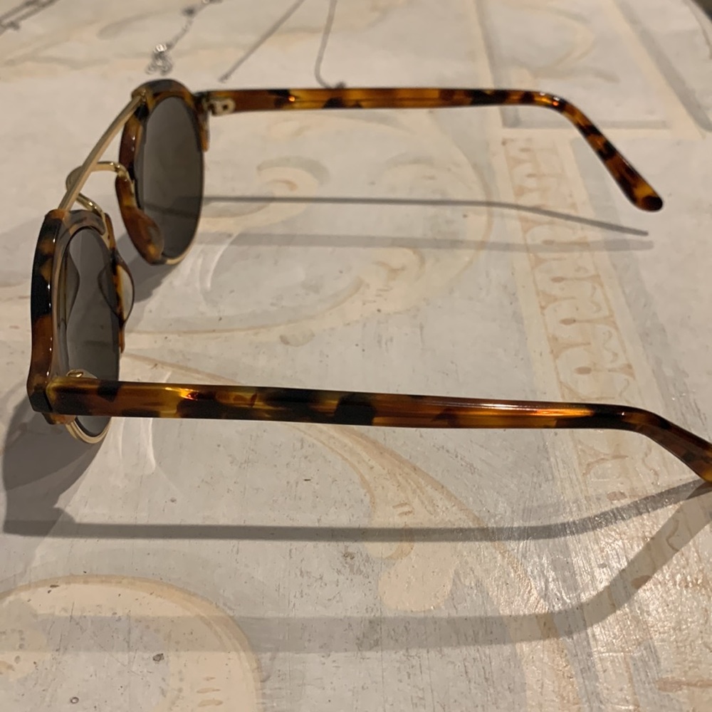 Illesteva Sunglasses worn several times - PERFECT CONDITION - Picture 2 of 3